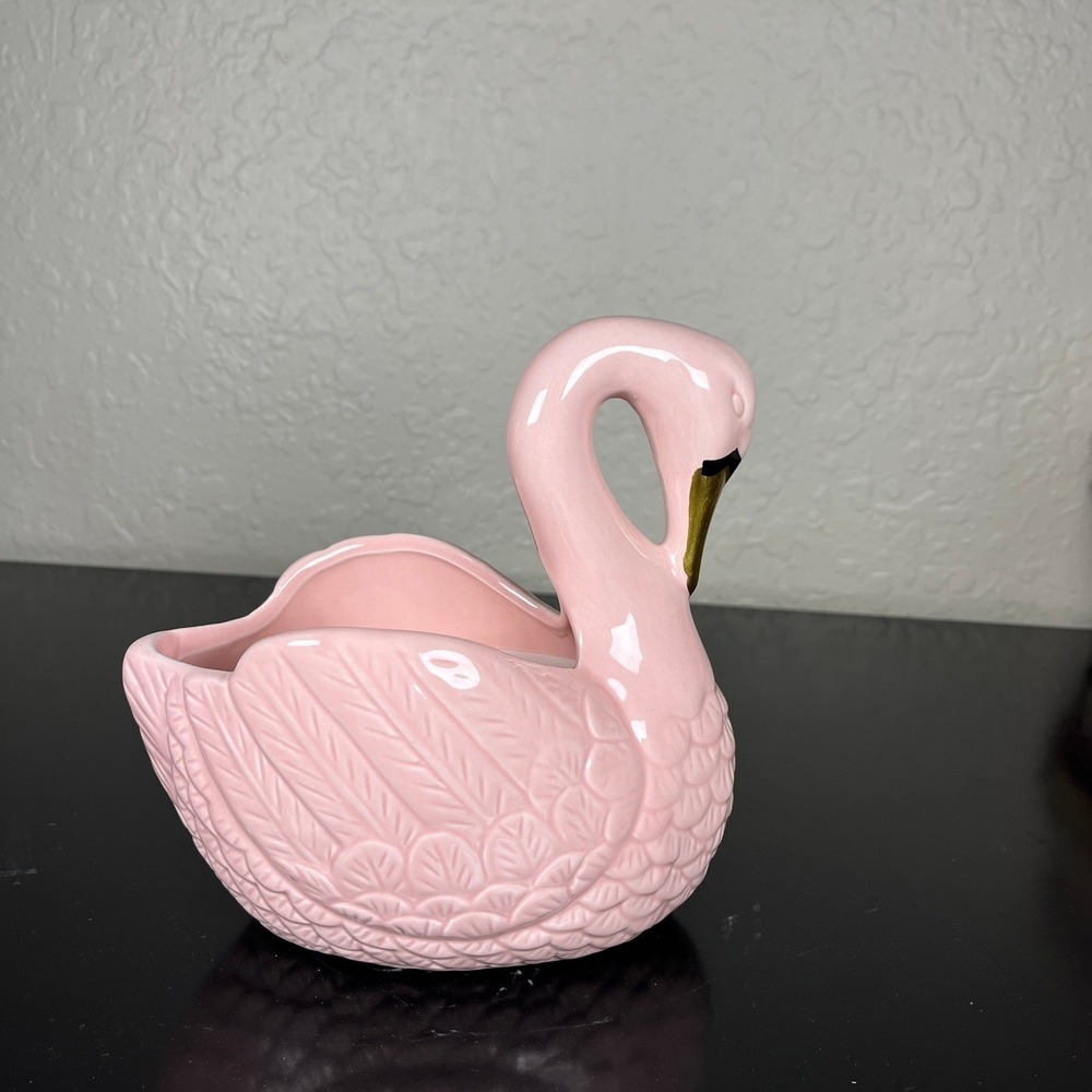 Sincerely Jules Home Swan Candle Radiant Glow Pink Ceramic 17oz Soy Blend New - Picture 2 of 7